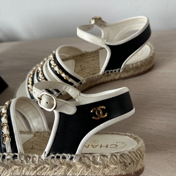 Chanel Bicolor CC Ankle Strap Espadrille Sandals Sz 37 Chain On Straps Black/Whi - Picture 15 of 15